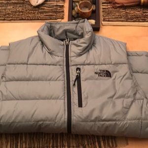 Men’s Northface down vest